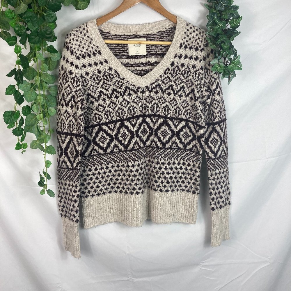 ABERCROMBIE & FITCH CABLE KNIT PATTERNED SWEATER